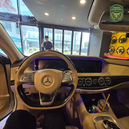 벤츠 잠자리 핸들 W222 S63 AMG 신형 카본 핸들 옐로우 라인 굿커스텀 업체에서 / 경기 안산