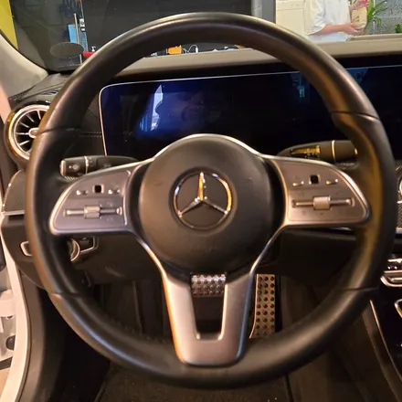 굿커스텀 l 벤츠 C257 CLS400D 2018년식 카본 잠자리핸들 열선포함 풀장착 / 경기 안산