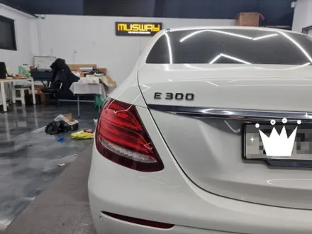 벤츠 E300 송풍구엠비언트 전동트위터 부메스터그릴 블랙박스 아이나비 QXD1 안전과 감성 다양한 시공 가능한곳 / 부산 연제구