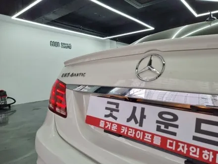 부산 2011 w212 벤츠 e300 엘레강스 안드로이드올인원 엠비언트 조명 무드등 올드카 세련된 느낌아니깐~ / 부산 연제구