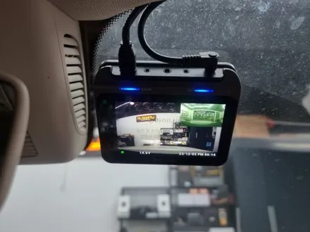 벤츠 E300 송풍구엠비언트 전동트위터 부메스터그릴 블랙박스 아이나비 QXD1 안전과 감성 다양한 시공 가능한곳 / 부산 연제구