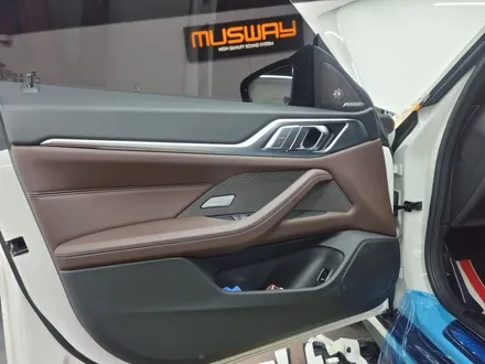 bmw i4 스피커튜닝  avi bm100 4d 하이앤드 퀄리티로 하만카돈 사운드옵션의 조합 / 부산 연제구