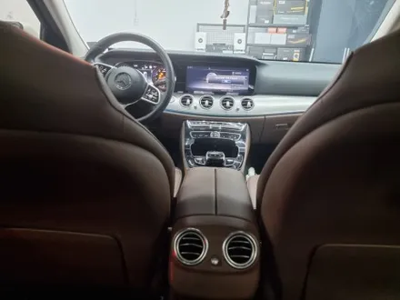 벤츠 E300 송풍구엠비언트 전동트위터 부메스터그릴 블랙박스 아이나비 QXD1 안전과 감성 다양한 시공 가능한곳 / 부산 연제구