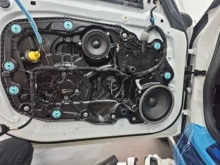 bmw i4 스피커튜닝  avi bm100 4d 하이앤드 퀄리티로 하만카돈 사운드옵션의 조합 / 부산 연제구