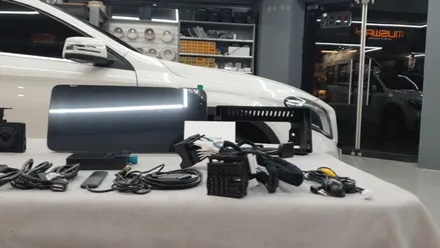 부산 벤츠 gla glc 220 안드로이드 올인원 블랙박스 보조배터리 우선 네비게이션부터 싹 철거! / 부산 연제구