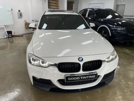 우글거리는 필름 제거하고 쾌적한 후방시야 확보 - BMW 320d 투어링(F31) 썬팅 재시공, 솔라가드프리미엄 퀀텀 / 고양 덕양구 원흥동