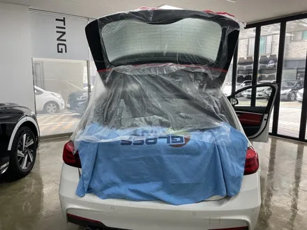 우글거리는 필름 제거하고 쾌적한 후방시야 확보 - BMW 320d 투어링(F31) 썬팅 재시공, 솔라가드프리미엄 퀀텀 / 고양 덕양구 원흥동