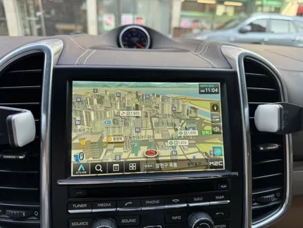 포르쉐 카이앤 m2c200a 안드로이드 셋탑 으로 포르쉐 감성 그대로 t맵과 유튜브, 넷플릭스 모두를 순정 모니터 안으로 심어보자!!!!