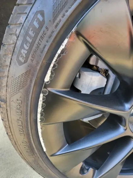 Tesla Model Y 20인치 인덕션휠 블랙반무광 휠복원기 (경기광주 휠수리 휠복원) - 스크레치복원, 멧블랙, 메트블랙, 반무광, 휠재도장, 분체도장 / 경기광주 장지동