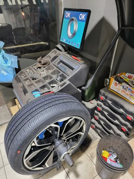 르노삼성 클리오 17인치 휠복원기 (경기광주 휠수리 휠복원 휠재도색 휠재도장 휠컷팅 다이아몬드컷팅 다이아컷팅) / 경기광주 장지동