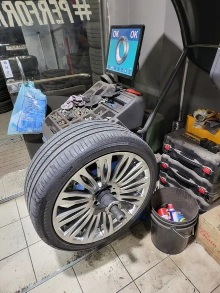 BENZ 벤츠 S560 20인치 휠복원기 (경기광주 휠복원 휠수리 휠도색 휠도장 휠재도색 휠재도장 휠용접 휠크랙 크랙수리 휠깨짐 다크쉐도우 다크하이퍼실버 제네시스휠색깔) / 경기광주 장지동