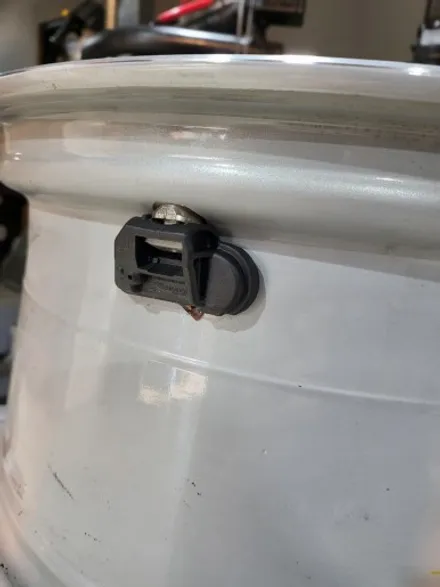 BENZ E250(W212) 벤츠 E250 18인치 휠복원기 (경기광주 휠수리 휠복원 휠도색 휠도장 휠재도색 다이아몬드컷팅 휠박리 산소박리 실버) / 경기광주 장지동