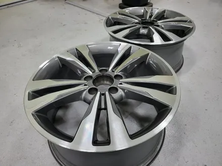 BENZ 밴츠 E200 18인치 휠복원기 (경기광주 휠복원 휠수리 휠도장 휠도색 휠재도장 휠재도색 휠컷팅 다이아몬드컷팅) / 경기광주 장지동