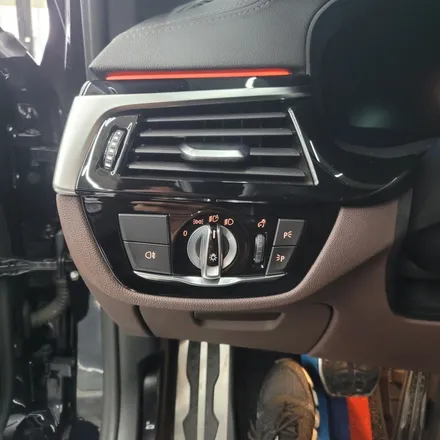 광주 랩핑 PPF 전문점 GOWRAP 고랩 BMW 5시리즈 530i 실내 카본랩핑 / 광주 서구 치평동