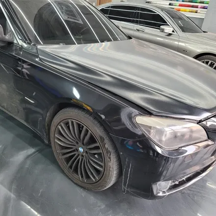 광주 랩핑 BMW 7시리즈 본넷&앞휀다 유광 블랙 부분랩핑 / 광주 서구 치평동