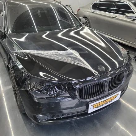광주 랩핑 BMW 7시리즈 본넷&앞휀다 유광 블랙 부분랩핑 / 광주 서구 치평동