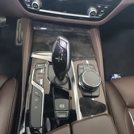 광주 랩핑 BMW 6GT 키드니그릴 랩핑 실내 티타늄 브러쉬 전체 랩핑 / 광주 서구 치평동