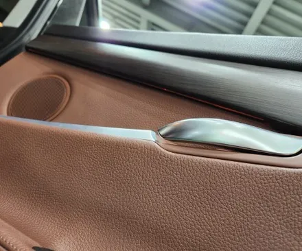 부산 BMW 5GT 순정과는 다른 확실한 존재감을 뽐내는 무빙 엠비언트 / 부산 강서구