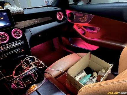 벤츠 w205 c클래스 카브리올레 빈약한 순정 엠비언트 확실한 광량으로 업그레이드! / 용인시 처인구 포곡읍
