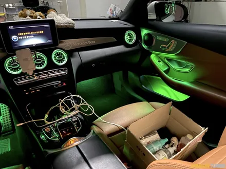 벤츠 w205 c클래스 카브리올레 빈약한 순정 엠비언트 확실한 광량으로 업그레이드! / 용인시 처인구 포곡읍