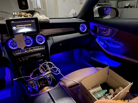 벤츠 w205 c클래스 카브리올레 빈약한 순정 엠비언트 확실한 광량으로 업그레이드! / 용인시 처인구 포곡읍