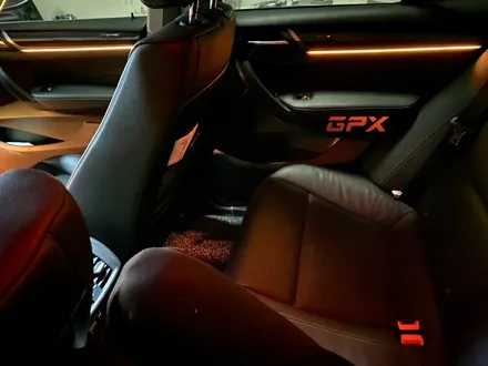 BMW F26 X4 밋밋하던 실내 직접 조명 스타일에 아크릴 매립 엠비언트 라이트로 화려한 멋을 더하다. / 용인 처인구, 모현, 곤지암, 포곡, 양지