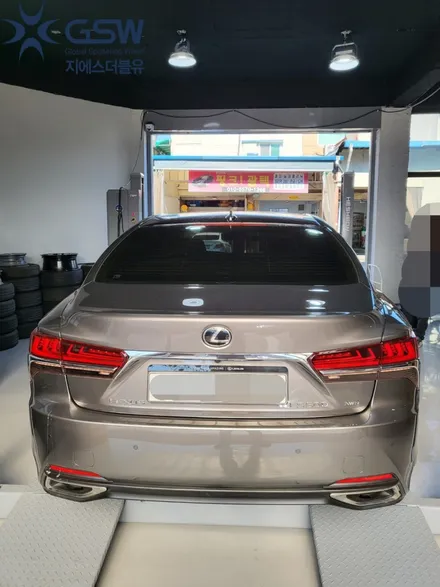 렉서스 LS500 20인치 휠복원 화이트 크롬휠도색 지에스더블유 수원점 / 성남시 시흥동