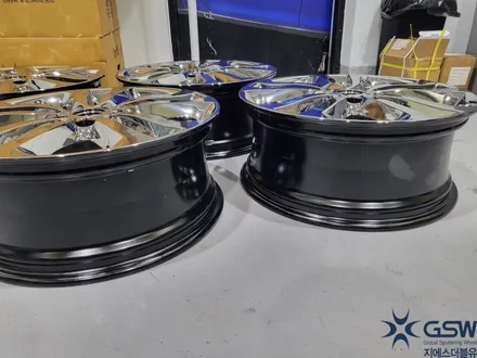 기아 카니발 19인치 휠복원 크롬도장 벗겨진곳 휠도색 안산휠복원 / 성남시 시흥동
