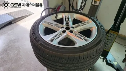 용인 휠수리 잘하는 업체 지에스 더블유! 제네시스 G90 20인치 휠 스크래치로 인한 휠 복원 장착 후기입니다. / 성남시 시흥동