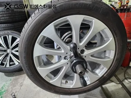 하남 벤츠 휠복원 E클래스 18인치휠 실버 스크래치 휠복원 장착 작업 후기 / 성남시 시흥동