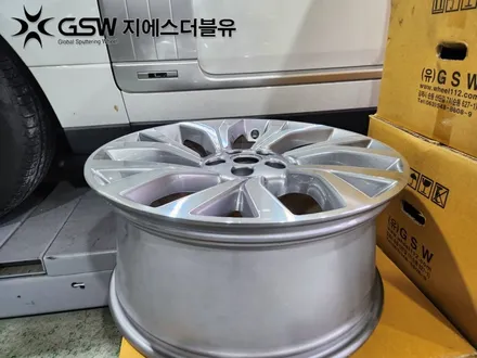 판교 랜드로버 순정 21인치휠 다이아컷팅 휠 복원 잘하는 곳 추천드립니다! / 성남시 시흥동