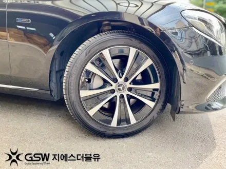 수원 벤츠 휠복원 E300 18인치 휠 스크래치로 인한 다이아컷팅 휠복원 / 성남시 시흥동