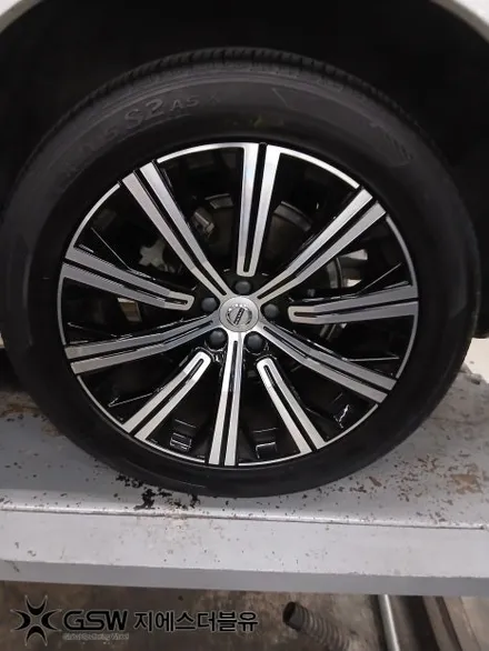 볼보 XC90 휠 교체 견적이 부담되셨다면? 판교 휠복원으로 해결한 사례 / 성남시 시흥동