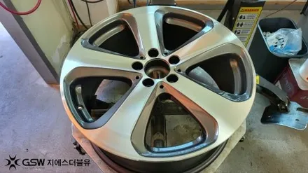 강남 휠복원 벤츠 GLC 220D 19인치휠 다이아컷팅 작업 / 성남시 시흥동