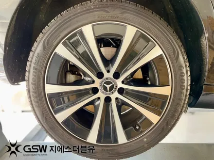 수원 벤츠 휠복원 E300 18인치 휠 스크래치로 인한 다이아컷팅 휠복원 / 성남시 시흥동