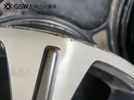 벤츠 E450 19인치휠 다이아컷팅 수원 휠복원 잘하는 업체! 지에스 더블유! / 성남시 시흥동