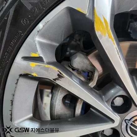수원 티볼리 휠 긁힘, 이 정도면 교체해야 할까요? / 성남시 시흥동