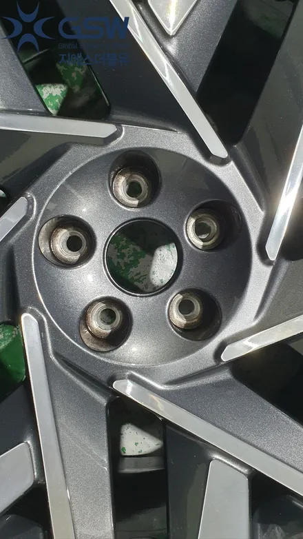 현대 더 뉴 싼타페 20인치 휠복원 상처로 인한 다이아컷팅 휠수리작업 지에스더블유 / 광주 서구 매월동