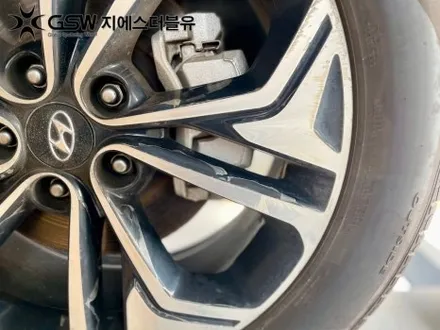 광교 휠복원 잘하는 곳! 현대 싼타페 TM 19인치 컷팅 표면 박리 스크래치 복원 작업입니다. / 광주 서구 매월동