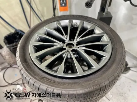 BMW G30 520D 18인치휠 일산 휠도색 잘하는 업체 추천드립니다! / 광주 서구 매월동
