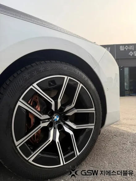 휠 교체 NO! 전주 BMW 750i 20인치 다이아컷팅 휠복원 / 광주 서구 매월동