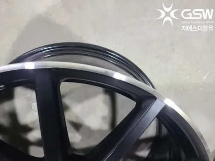 벤츠 S500 AMG 20인치 휠복원 전문적인 순정 휠도색 / 광주 서구 매월동