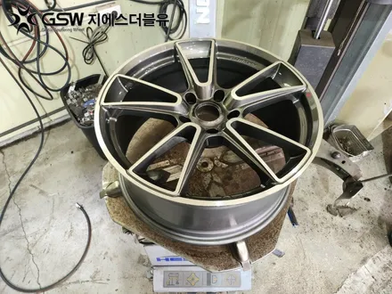 광주 포르쉐 911 20인치휠 스크래치로 인한 다이아컷팅 휠복원 잘하는 업체 소개해 드립니다! / 광주 서구 매월동
