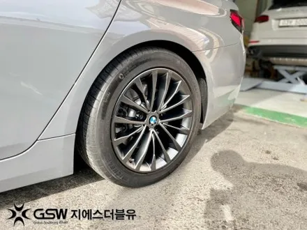BMW G30 520D 18인치휠 일산 휠도색 잘하는 업체 추천드립니다! / 광주 서구 매월동