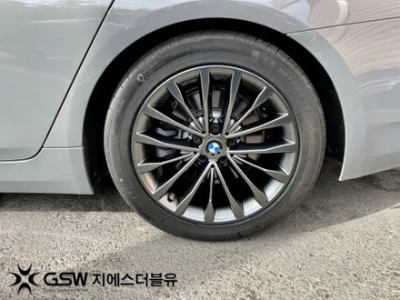 BMW G30 520D 18인치휠 일산 휠도색 잘하는 업체 추천드립니다! / 광주 서구 매월동