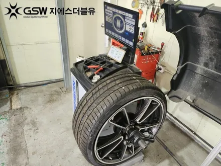 광주 포르쉐 911 20인치휠 스크래치로 인한 다이아컷팅 휠복원 잘하는 업체 소개해 드립니다! / 광주 서구 매월동
