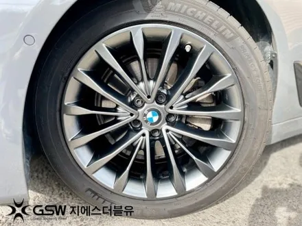 BMW G30 520D 18인치휠 일산 휠도색 잘하는 업체 추천드립니다! / 광주 서구 매월동