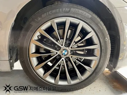 BMW G30 520D 18인치휠 일산 휠도색 잘하는 업체 추천드립니다! / 광주 서구 매월동