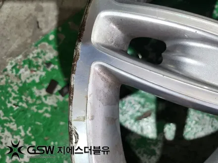 전주 마세라티 기블리 휠도색 20인치 순정 휠에서 블랙 유광 크롬 도색 작업 후기 / 광주 서구 매월동