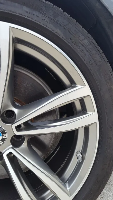BMW  520D 순정 복원[전주BMW320D휠복원][전주BMW740D휠복원수리][전주BMW휠복원도색][전주크롬휠복원][전주벤츠GLS휠복원수리][벤츠S클래스 휠복원수리] / 광주 서구 매월동